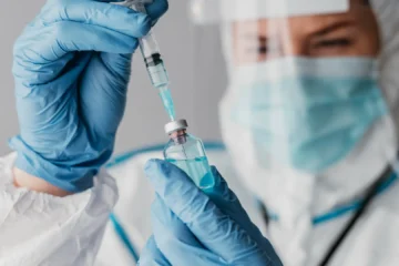 Пенсіонер з Німеччини вакцинувався від коронавірусу 217 разів