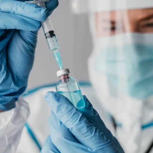 Пенсіонер з Німеччини вакцинувався від коронавірусу 217 разів